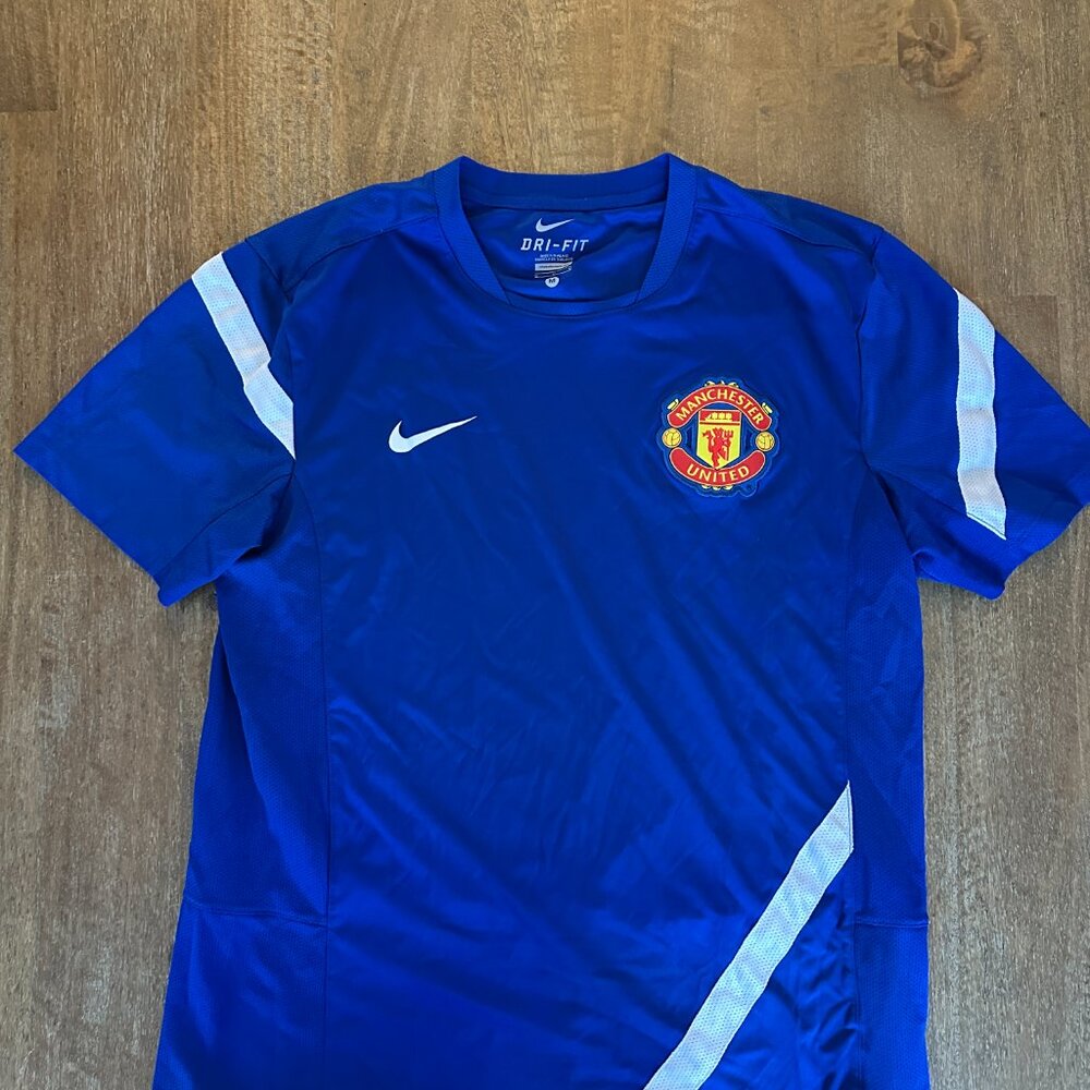 MEN'S NIKE MANCHESTER UNITED 2011 TRAINING FOOTBALL SOCCER SHIRT JERSEY SIZE M